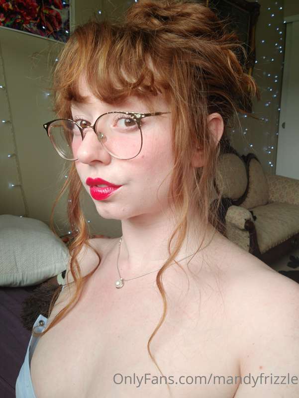 Mommy needs a hot bath and an orgasm or two
Watch the bathwa.. 2