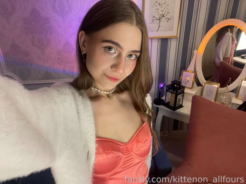 Kittenon_Allfours - Fansly - 30 Nov, 2022 1