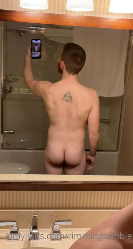 This could be me in the hotel room you get for us 🍑 1