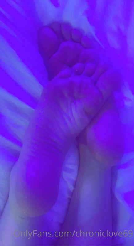 Foot fetish Friday anyone? ;P 2