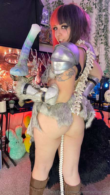 I’m ready to pillage and ride you 😏  How cool is this cospla.. 25