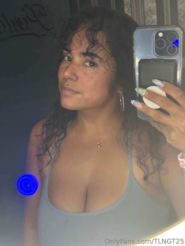 I think I’m getting the hang of these bathroom selfies 😊☺️