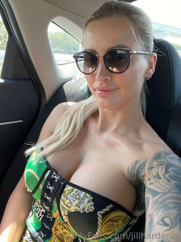 Do my boobs attract you? 💃