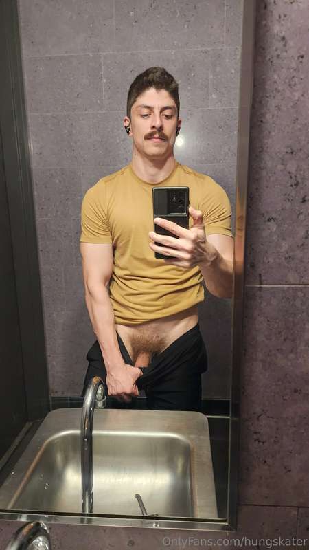 I really should NOT wear these shorts to the gym. You can se.. 1