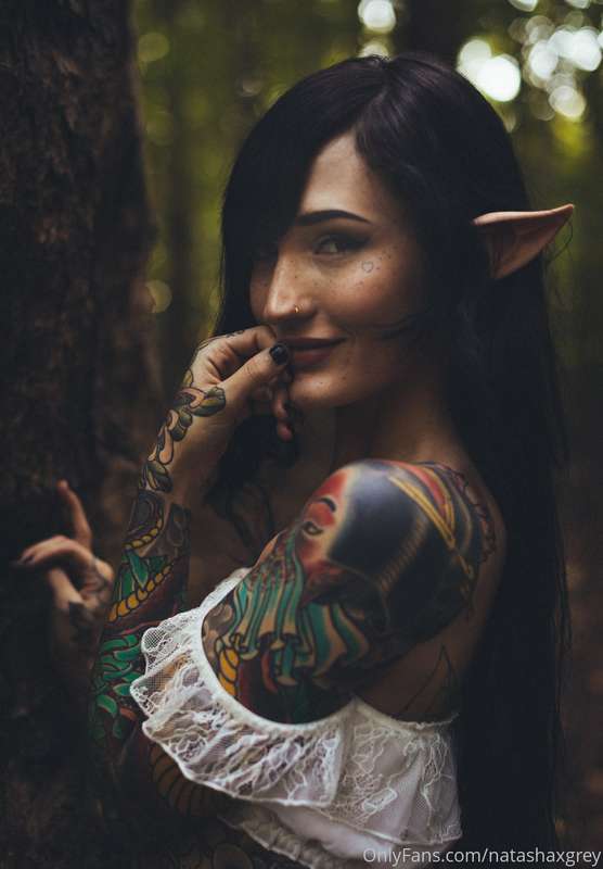 Full elf girl photo set <3 swipe through to see me strip in .. 4