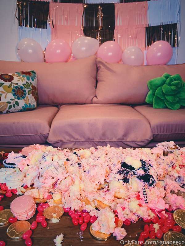 Hi I’m 25 today! 💕 12