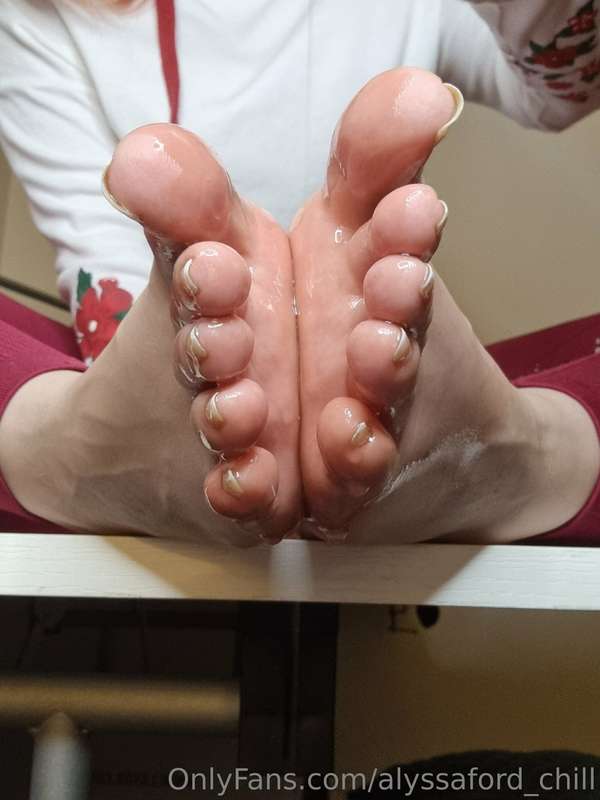 I wish there was something else covering my feet instead of .. 4