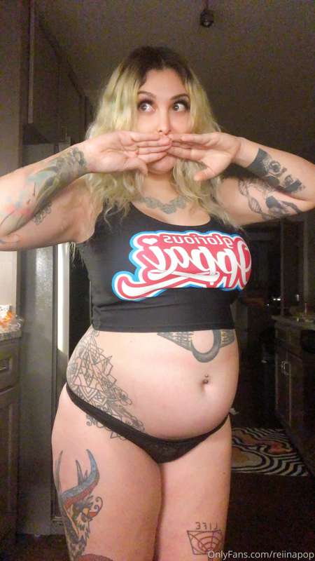 4L chug belly!! Sooo round and tight as a drum~ after I peed.. 2