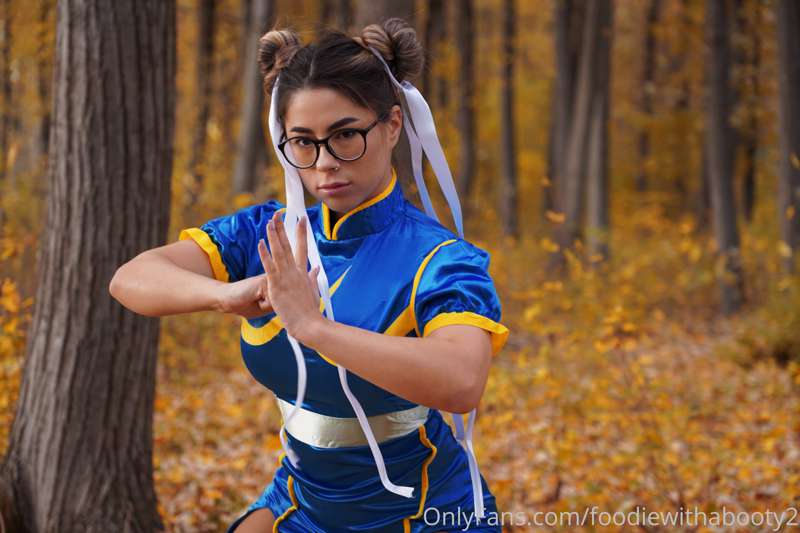 The last photo dump from this cosplay. 6