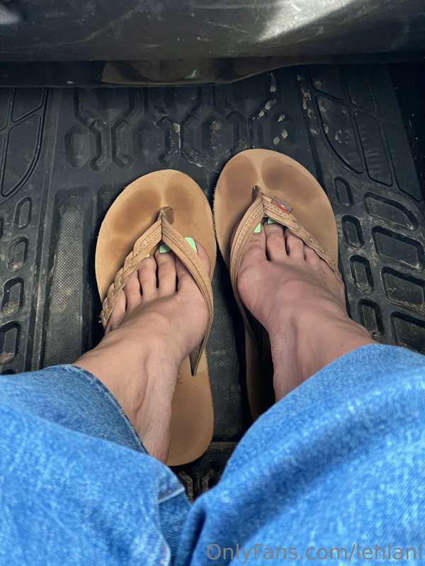 These are a newer pair of rainbows, and they’re already gett.. 1