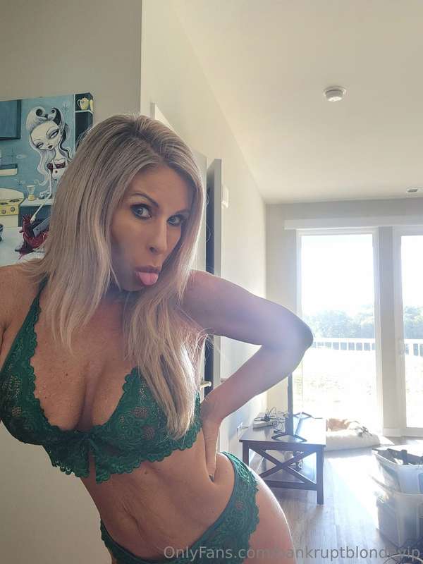 Wearing my fav color...💚😉😘