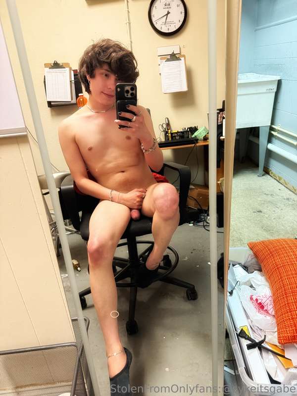 Work office is a mess but so am I tbh lol 🤷‍♂️ ~ just a lil .. 24