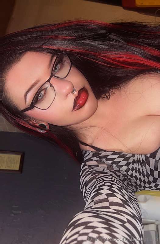 Just some cute selfies 🥰😘Making more content today! 😈 let’s .. 3