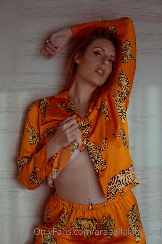 I loved these opulent silky pyjamas, especially the colour.... 3