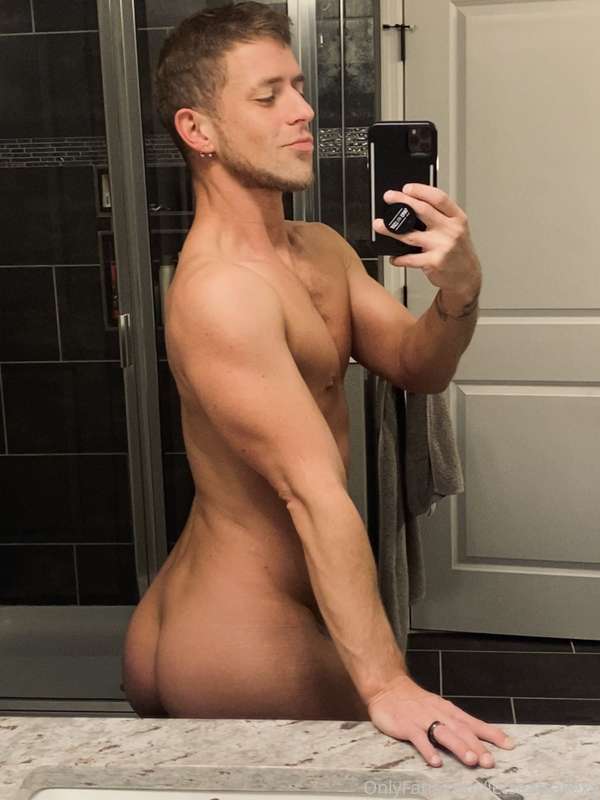 A few pics I took last night at/after the gym 💪 4