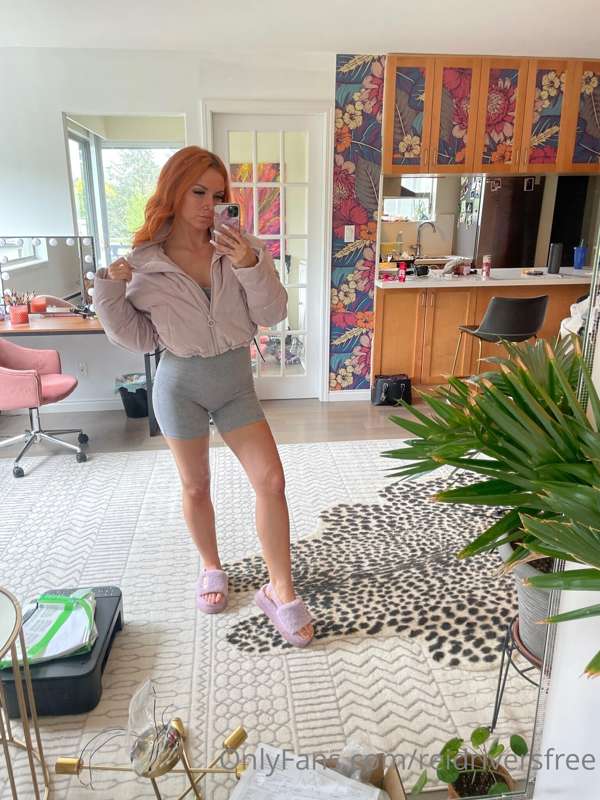 Going out Xmas shopping! 🛍️ Do you think you deserve to be o..