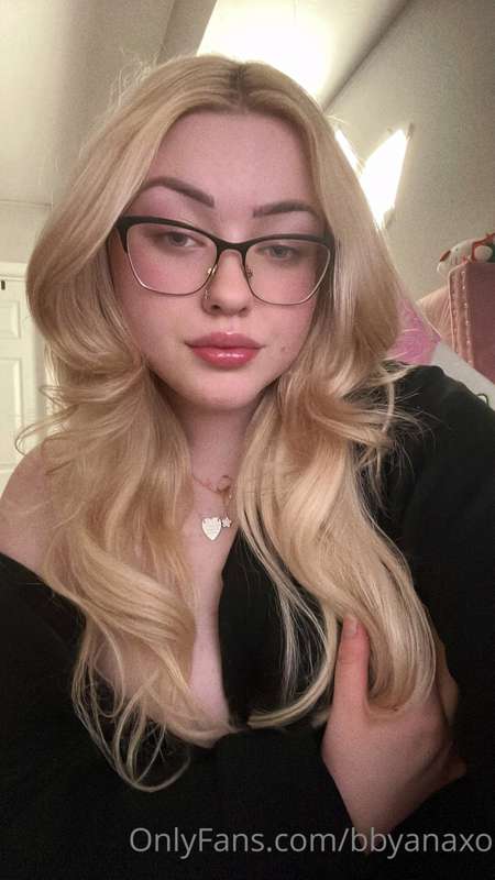 no makeup selfies :3 (well i have lip gloss on okay) 4