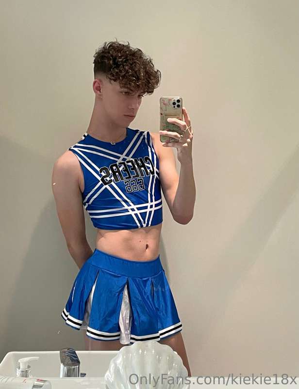 Cheerleader twink 😊🎉 8