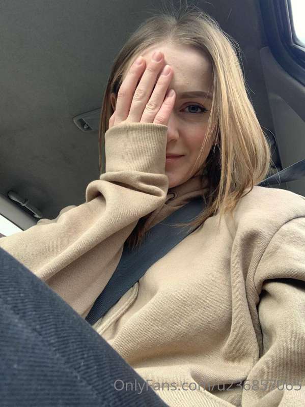 😝😏Do you prefer it when girls ride in the car driving or und..