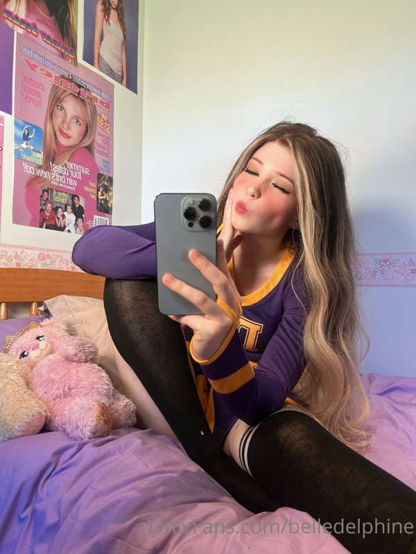 Just chilling in my room in very -normal- panties just hopin.. 3
