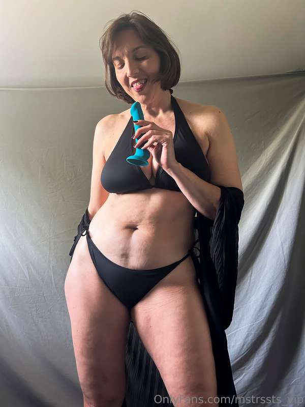 One last trip to the pool this summer? I've got a spicy stor.. 1