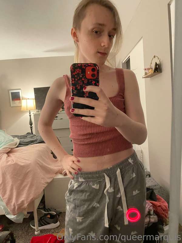 Your extremely sleepy and cold girlfriend in her extremely c.. 3