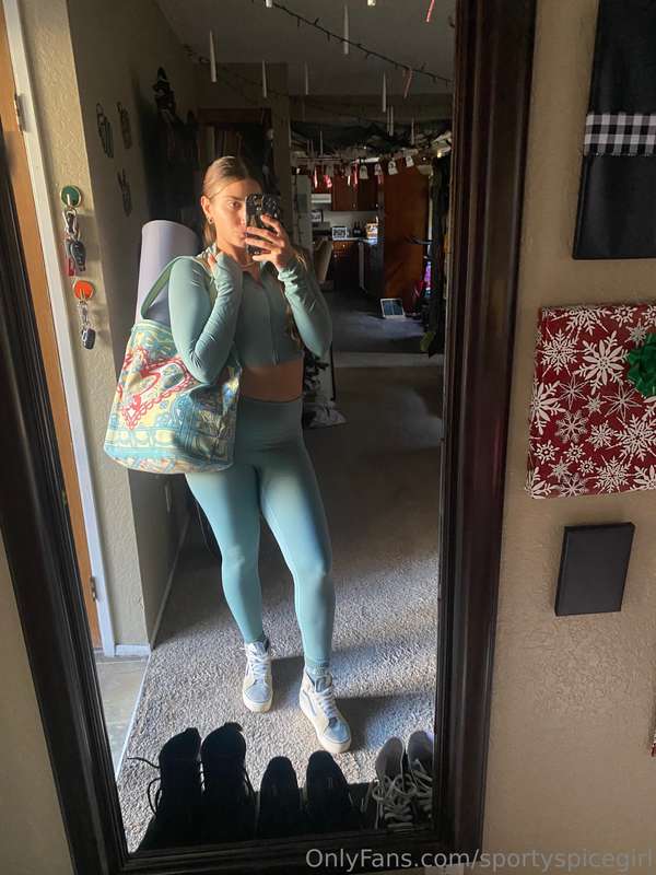 Yogi Girl 🧘🏽‍♀️✨