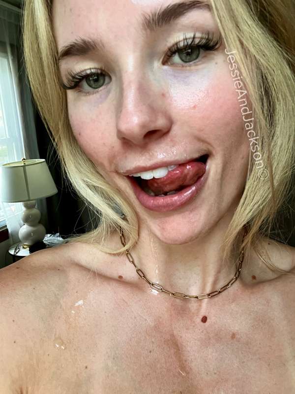**Facial of the day**
Being covered in cum makes me so horny.. 1
