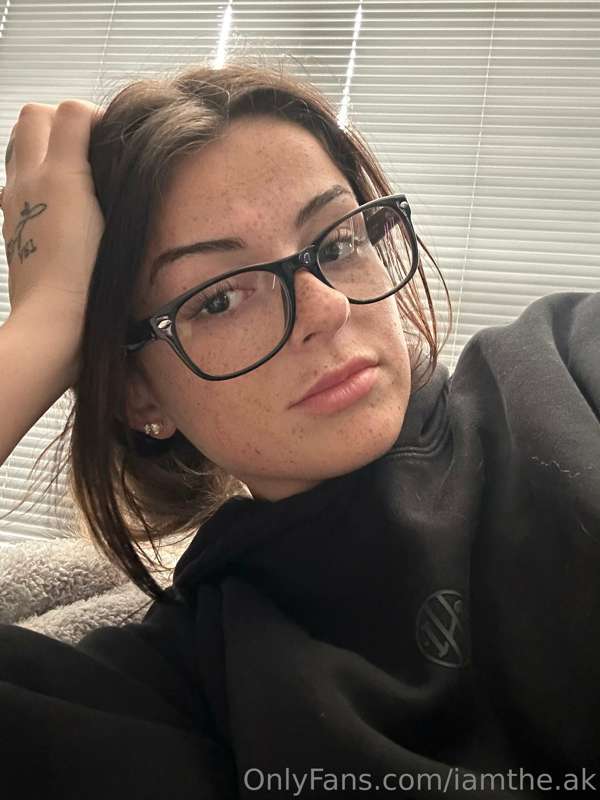 with or without glasses? 🧐