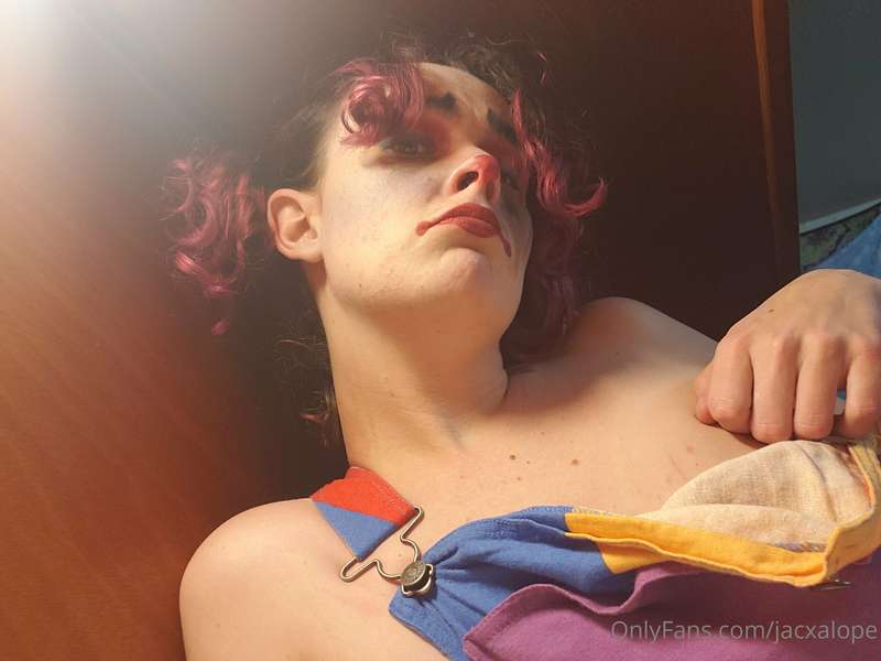 Did a sad clown look and decided sad clowns deserve to feel .. 4