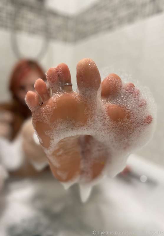 Look how wrinkly those soles get … 🥵🔥 13
