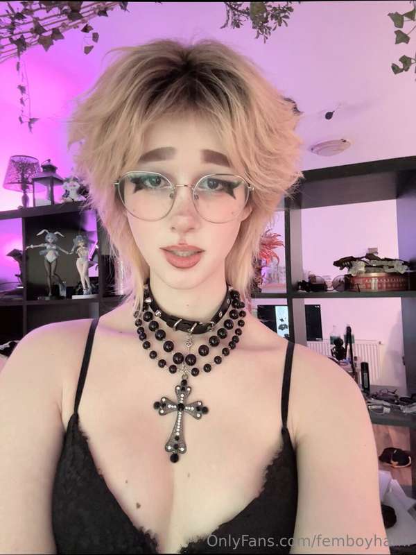 hiii lovelies! :3 good afternoon <3 I hope u had a nice day .. 2