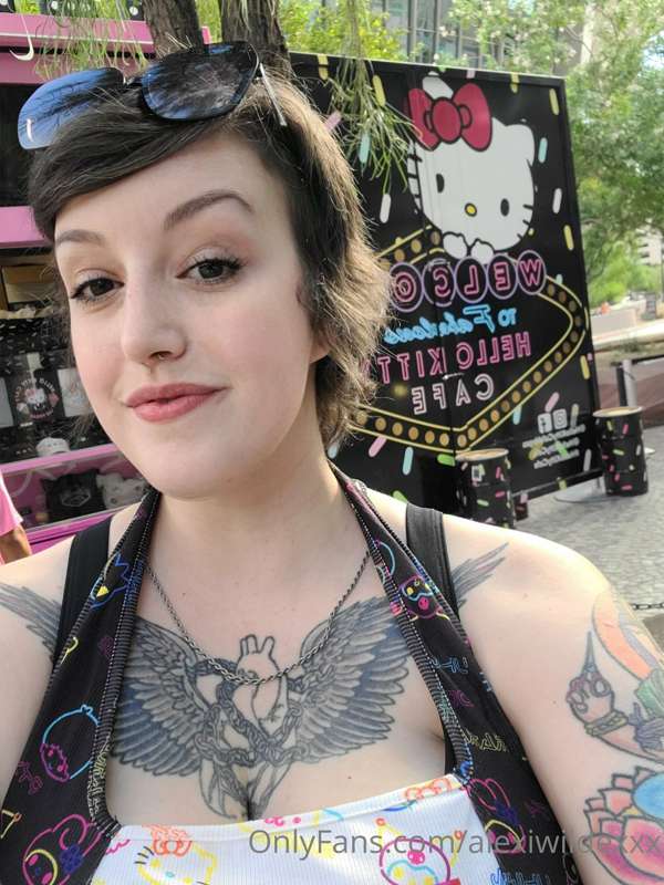 Alexiwildexxx - Onlyfans - 28 Apr, 2023
