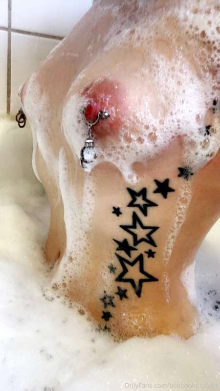 Bubble bath!! ❤️💋 3
