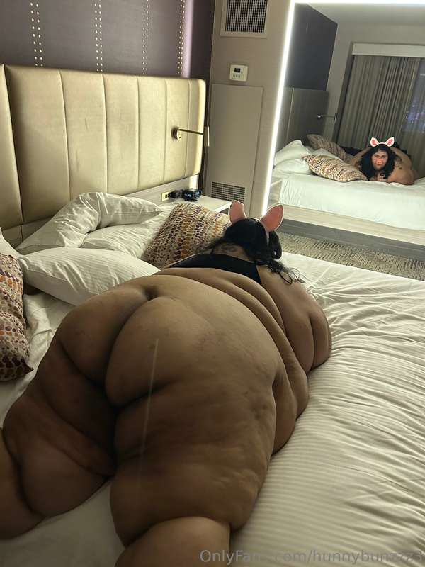 Hehe since i did a Hucow pic set of course i had to do a Hog.. 8