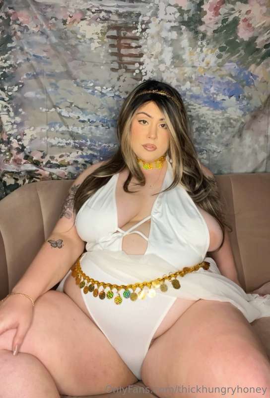 This goddess of gluttony set REALLY has me feeling sexier an.. 3