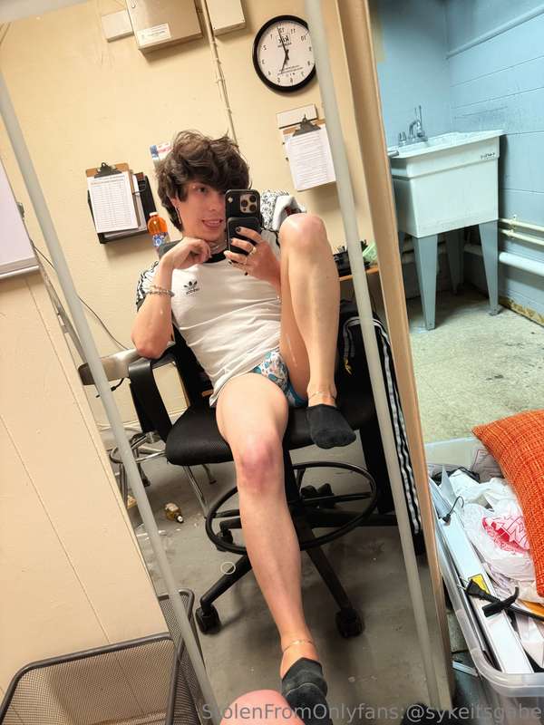 Work office is a mess but so am I tbh lol 🤷‍♂️ ~ just a lil .. 14