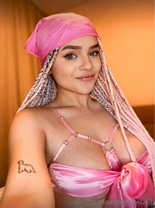 🟢 CLICK HERE - @adriana_orlanda 🟢This cutie is online and ho..
