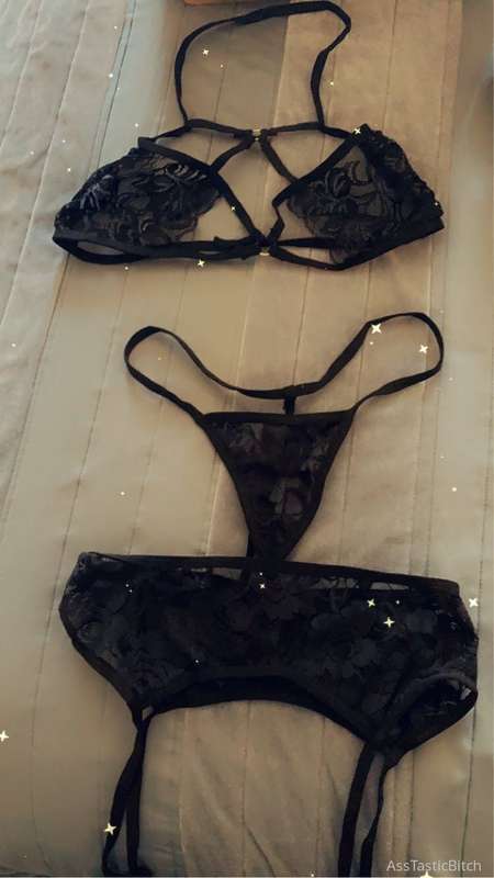 Get the whole set from my outfit for only $7  Sending out to..