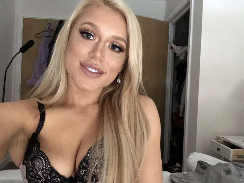 Think I need your cum all over my face 💦 2