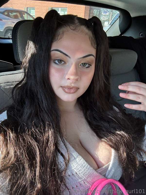 Swipe right silly 🤪  8