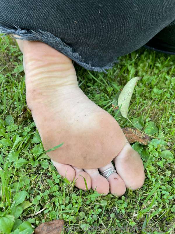 Being barefoot all day means super sweaty and dusty feet … y.. 2