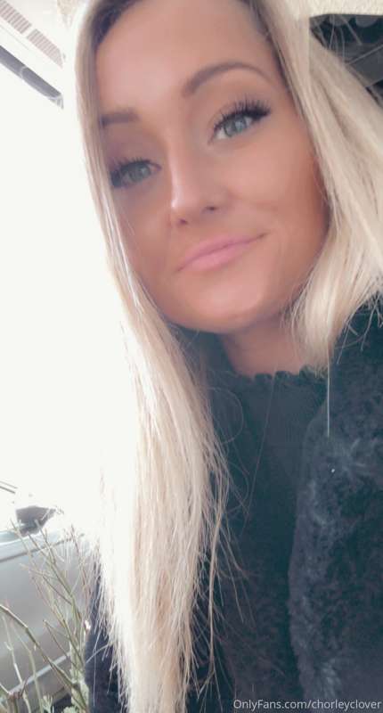 Hey naughty boys 😈 shall I make a video of my big ass being ..