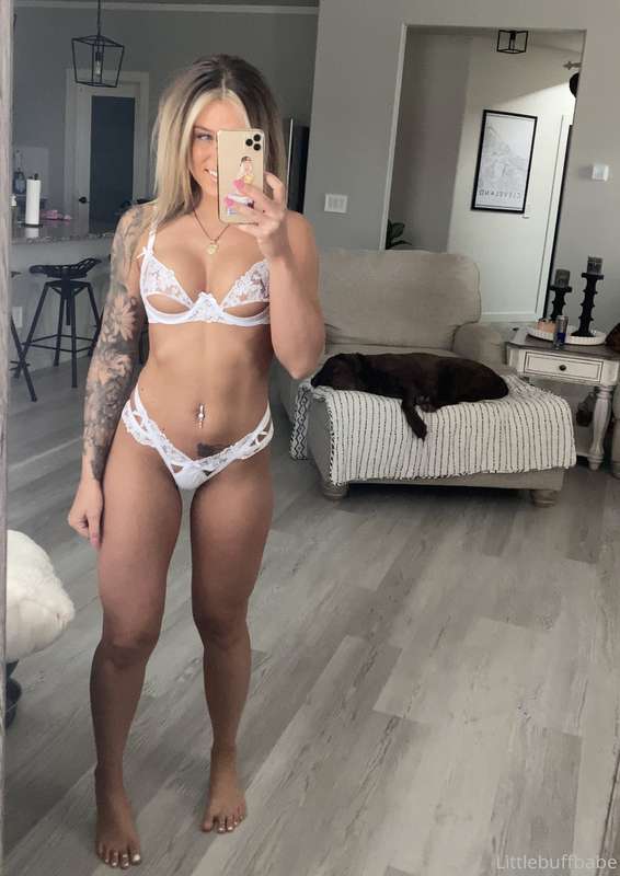 I have white stockings coming for this set 😬