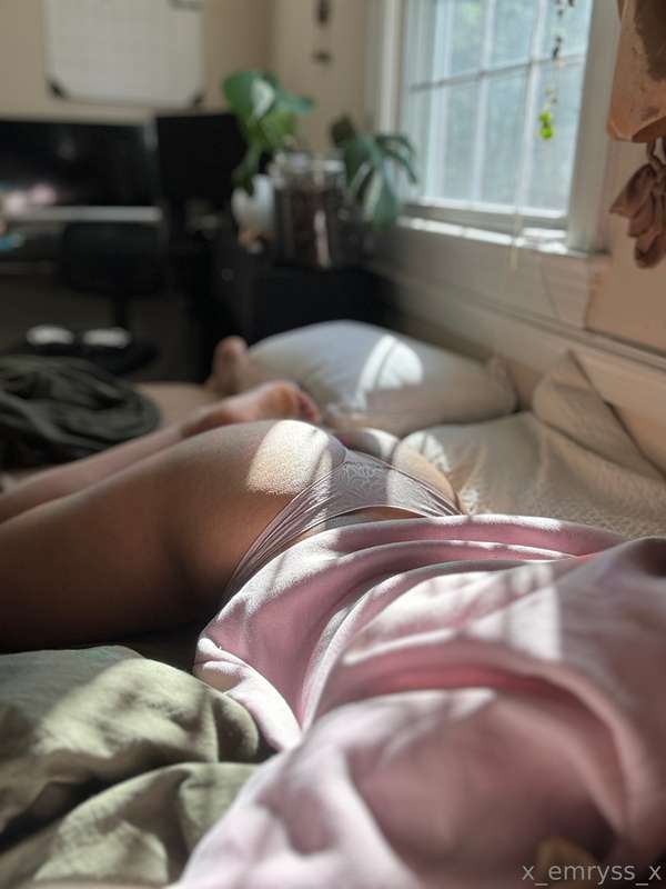 I’ve yet to experience someone licking the cum off my girl d.. 1