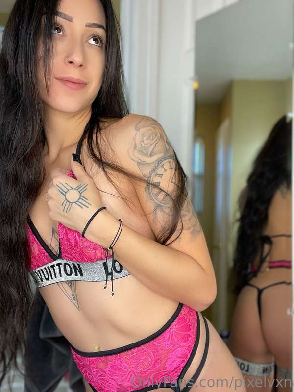 Mirror selfies are the best 🤭🍑