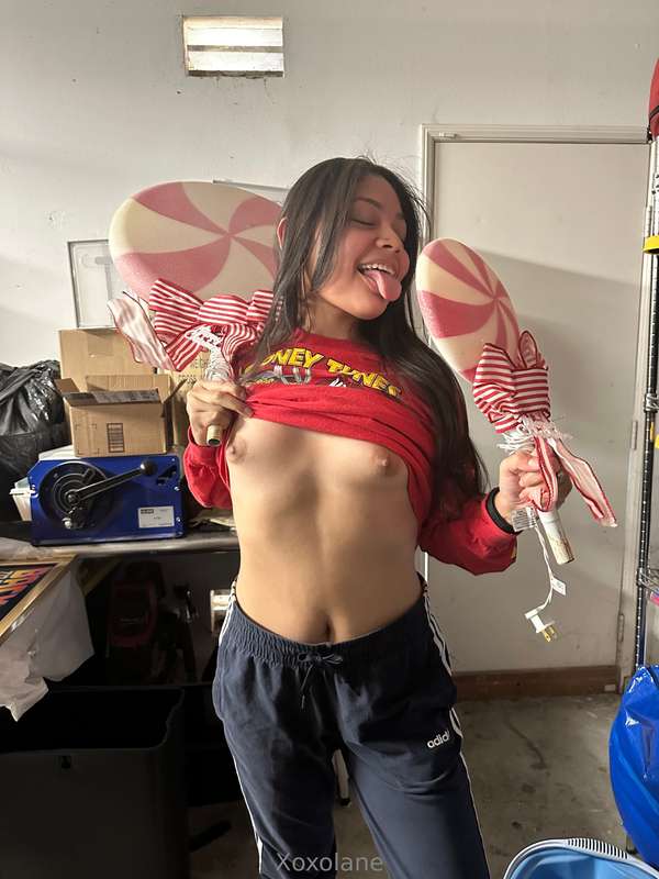 Did you get me something sweet to suck on for Xmas? 🍭 1