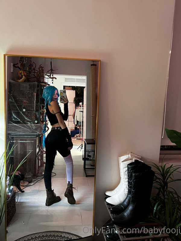I have finally finished editing the jinx set 😳🖤👀 6