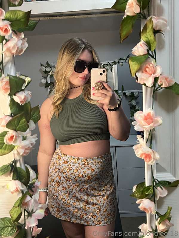 Happy Friday!!🌼 Heres today’s OOTD! I was a little skeptical.. 4