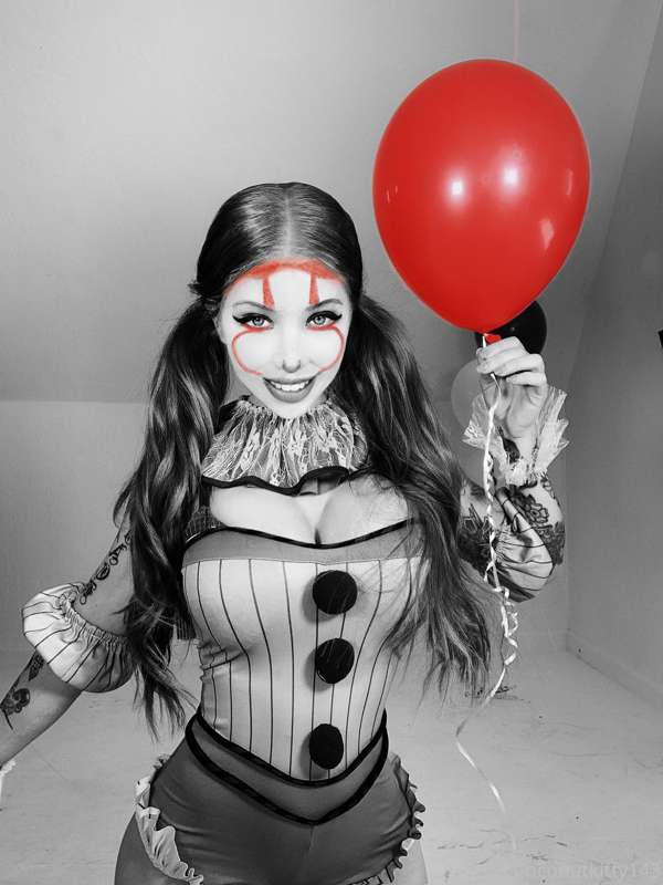 Today’s wholesome storyline: “let’s clown around” 

It’s tha..